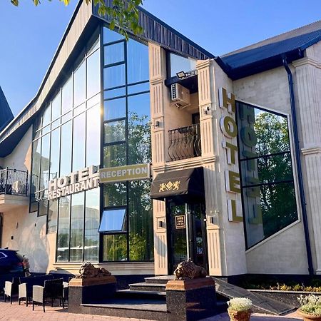 Sv Hotel, Restaurant & Airport Parking Todiresti  Экстерьер фото