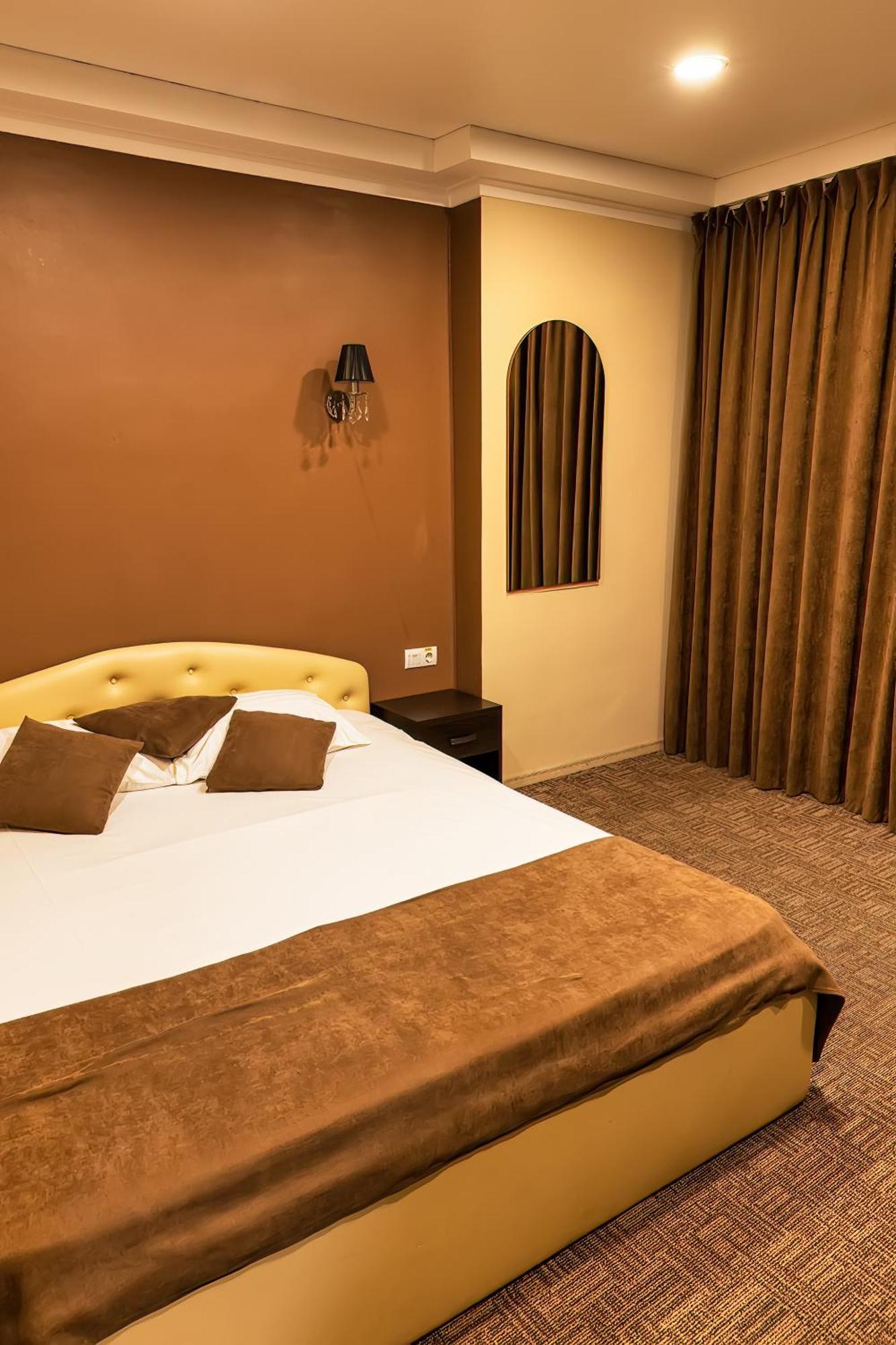 Sv Hotel, Restaurant & Airport Parking Todiresti  Экстерьер фото