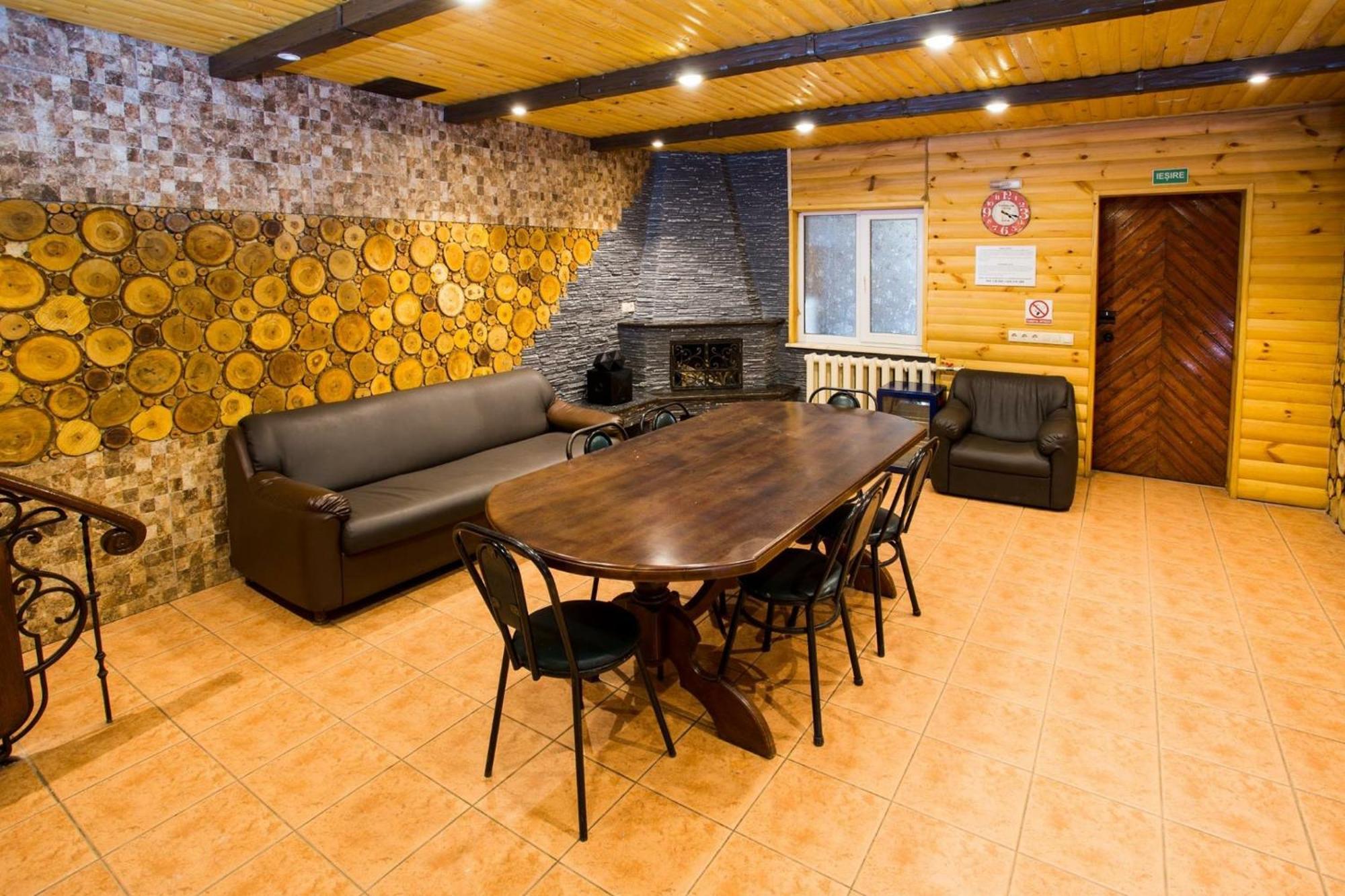 Sv Hotel, Restaurant & Airport Parking Todiresti  Экстерьер фото